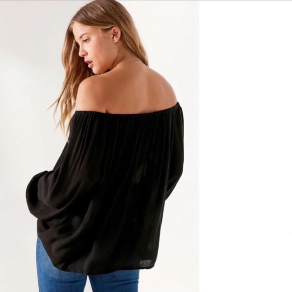 New urban outfitters Kimchi Blue Linda tassel Tie Front Off the shoulder top - Picture 2 of 8